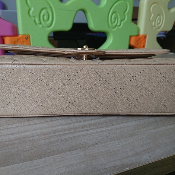 Chanel caviar classic flap bag medium beige GHW - Picture 2 of 12